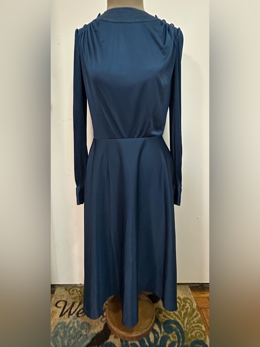 Jersey Masters Vintage Dark Blue Long-Sleeve Midi Dress with Gathered Shoulders